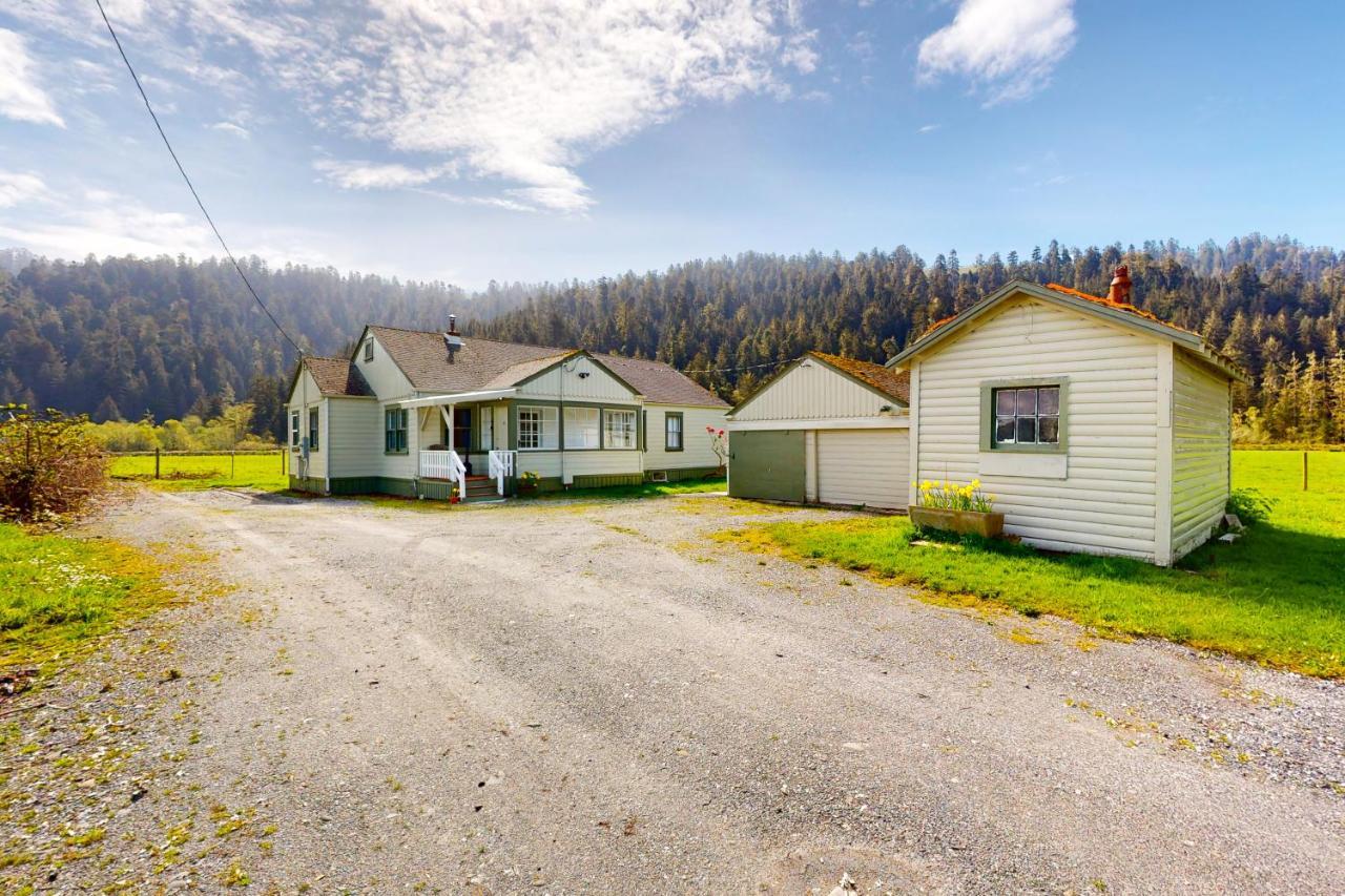 Redwood Farmhouse In The Orick Valley Екстер'єр фото